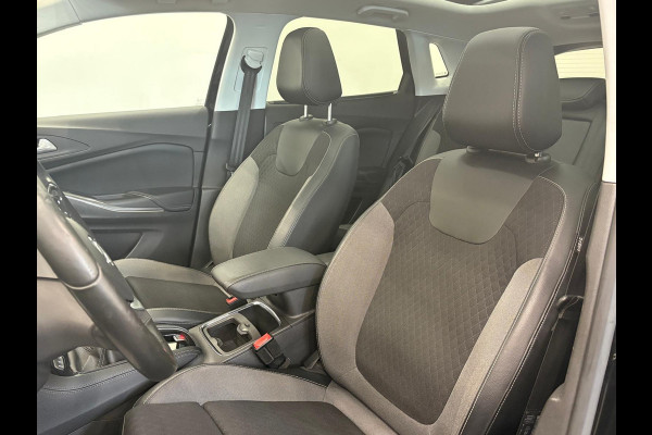 Opel Grandland X 1.2 Turbo Business Executive Panoramadak Navigatie Apple Carplay/Android Auto Camera Parkeersensoren Cruise Control Full Led Stoel- en stuurverwarming Half leder Lichtmetalen velgen Climate Control Getinte ramen