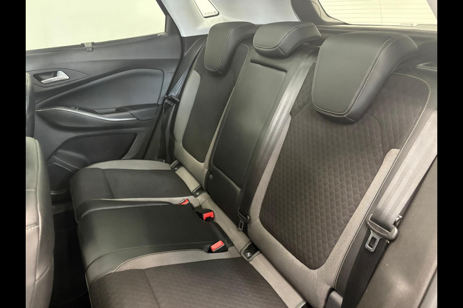 Opel Grandland X 1.2 Turbo Business Executive Panoramadak Navigatie Apple Carplay/Android Auto Camera Parkeersensoren Cruise Control Full Led Stoel- en stuurverwarming Half leder Lichtmetalen velgen Climate Control Getinte ramen
