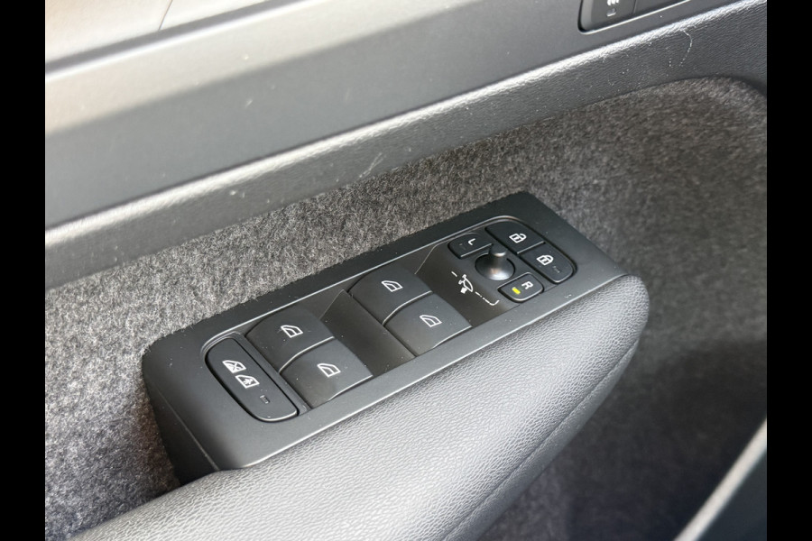 Volvo XC40 1.5 T5 Plug-in hybrid Plus Dark | Pilot Assist | LED | Camera | H/K | 18 inch