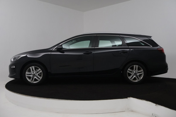 Kia Ceed Sportswagon 1.0 T-GDi DynamicLine (TREKHAAK, SENSOREN, CARPLAY, LANE-ASSIST, CRUISE CONTROL, NAVIGATIE)