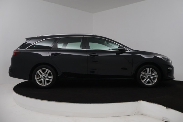 Kia Ceed Sportswagon 1.0 T-GDi DynamicLine (TREKHAAK, SENSOREN, CARPLAY, LANE-ASSIST, CRUISE CONTROL, NAVIGATIE)