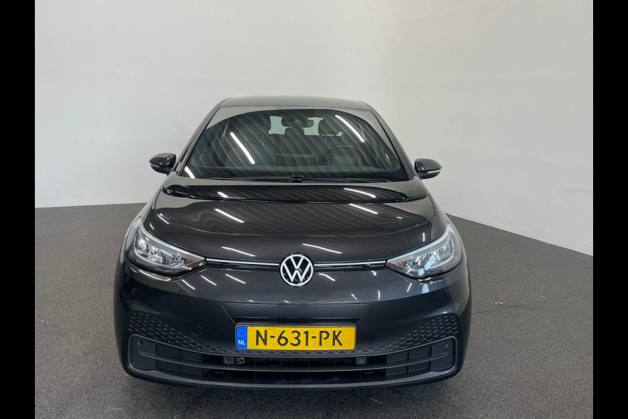 Volkswagen ID.3 Pro 58 kWh Navigatie Apple Carplay/Android Auto Parkeersensoren Adaptive Cruise Control Stoel- en stuurverwarming Lichtmetalen velgen Climate Control
