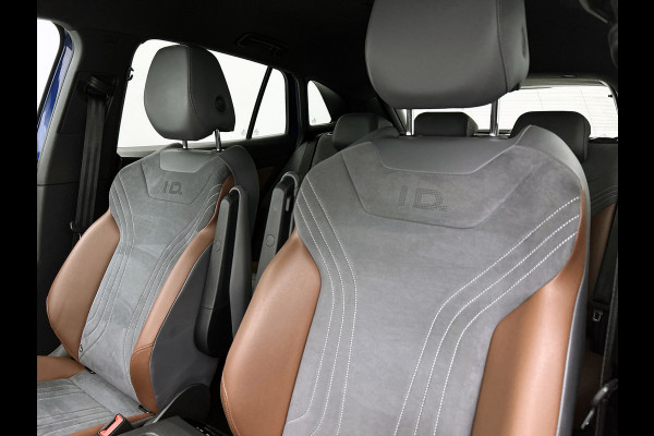 Volkswagen ID.4 First 77 kWh (NAVIGATIE, CAMERA, PARKEERSENSOREN, STOELVERWARMING, 1e EIGENAAR)