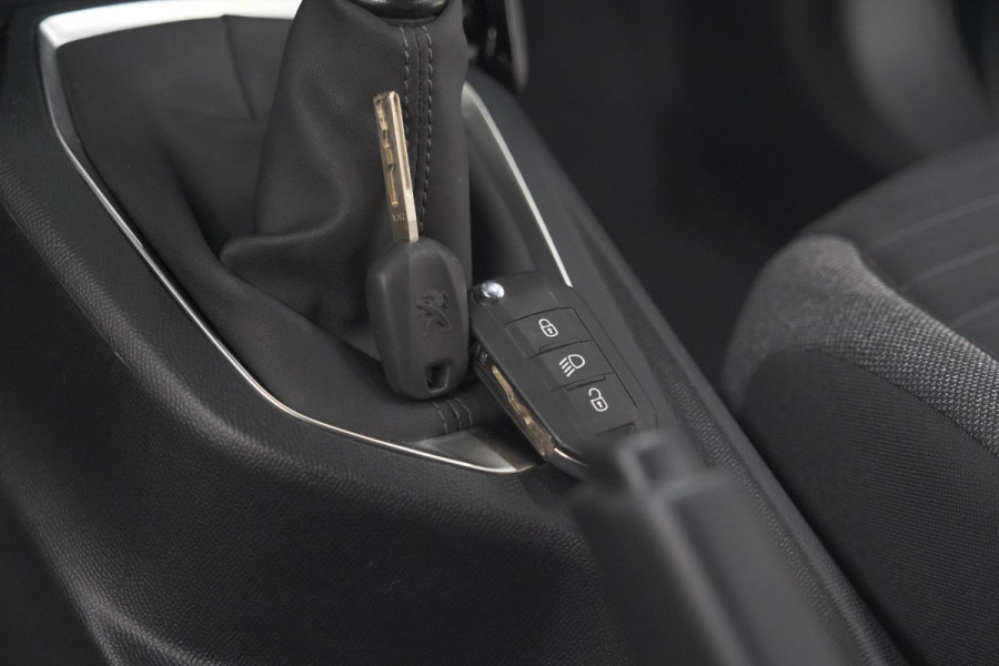 Peugeot 2008 PureTech 130 Active | Camera | Apple Carplay | Parkeersensoren | Stoelverwarming