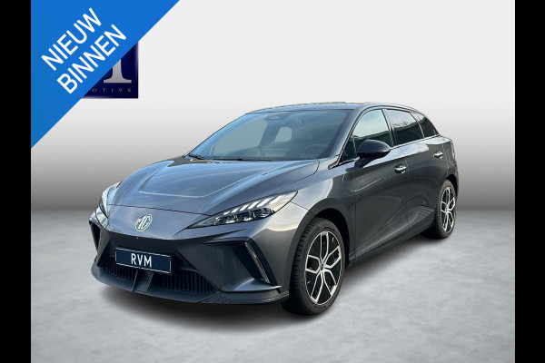 MG Mg4 electric Luxury 64 kWh SOH 97% |LONG RANGE |8000KM!| 7 JAAR GARANTIE BIJ MG| SUPER COMPLETE AUTO| RONDOMZICHT CAMERA| STOEL+ STUUR VERWARMING| DODE HOEK