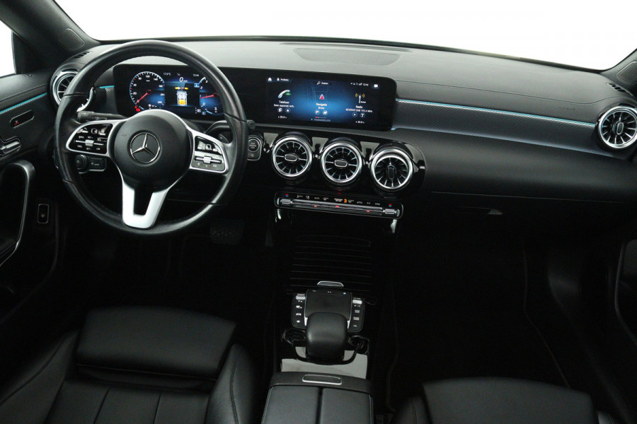Mercedes-Benz CLA-Klasse Shooting Brake 200 Business Solution Luxury (PANORAMADAK, STOELVERWARMING, SFEERVERLICHTING, TREKHAAK)
