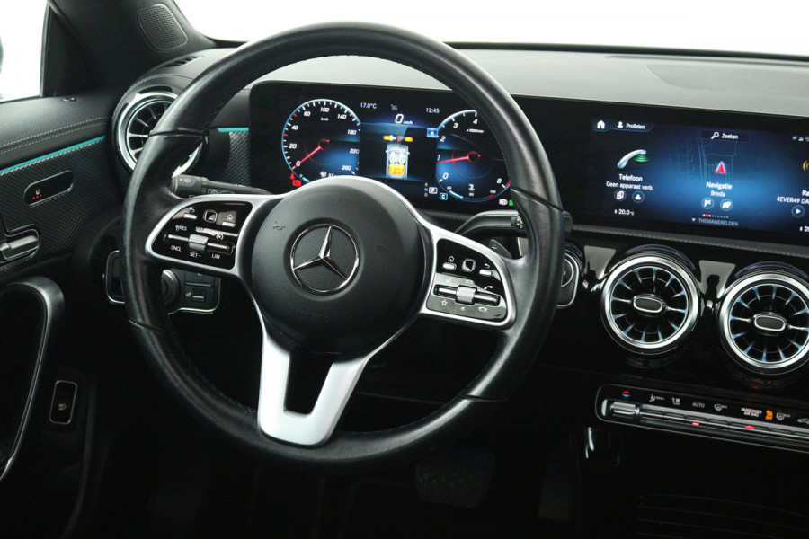 Mercedes-Benz CLA-Klasse Shooting Brake 200 Business Solution Luxury (PANORAMADAK, STOELVERWARMING, SFEERVERLICHTING, TREKHAAK)