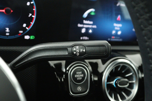 Mercedes-Benz CLA-Klasse Shooting Brake 200 Business Solution Luxury (PANORAMADAK, STOELVERWARMING, SFEERVERLICHTING, TREKHAAK)