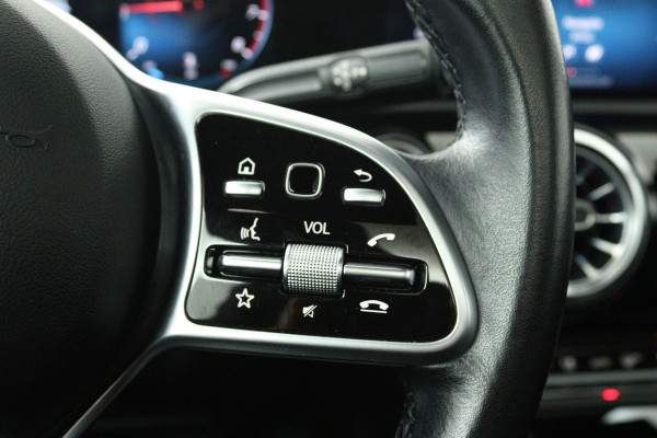 Mercedes-Benz CLA-Klasse Shooting Brake 200 Business Solution Luxury (PANORAMADAK, STOELVERWARMING, SFEERVERLICHTING, TREKHAAK)