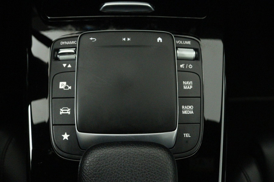 Mercedes-Benz CLA-Klasse Shooting Brake 200 Business Solution Luxury (PANORAMADAK, STOELVERWARMING, SFEERVERLICHTING, TREKHAAK)