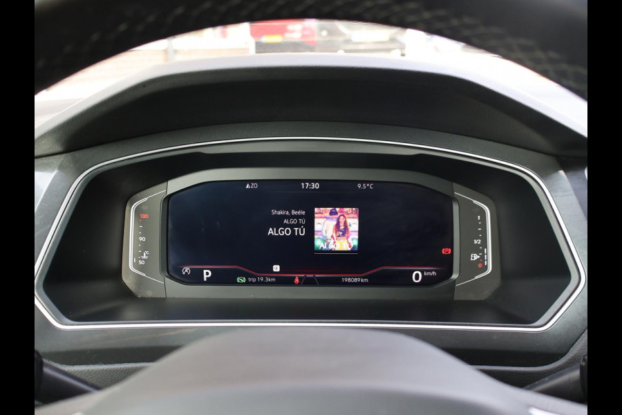 Volkswagen Tiguan 2.0 TDI DSG + VIRTUAL COCKPIT | WEGKL. TREKHAAK | CAMERA | STUUR/STOELVERW. | CARPLAY