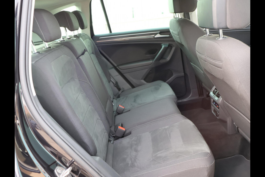 Volkswagen Tiguan 2.0 TDI DSG + VIRTUAL COCKPIT | WEGKL. TREKHAAK | CAMERA | STUUR/STOELVERW. | CARPLAY