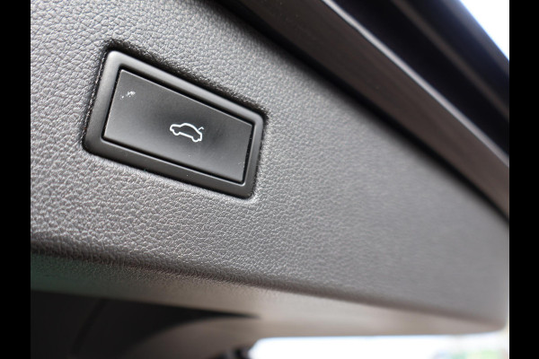 Volkswagen Tiguan 2.0 TDI DSG + VIRTUAL COCKPIT | WEGKL. TREKHAAK | CAMERA | STUUR/STOELVERW. | CARPLAY