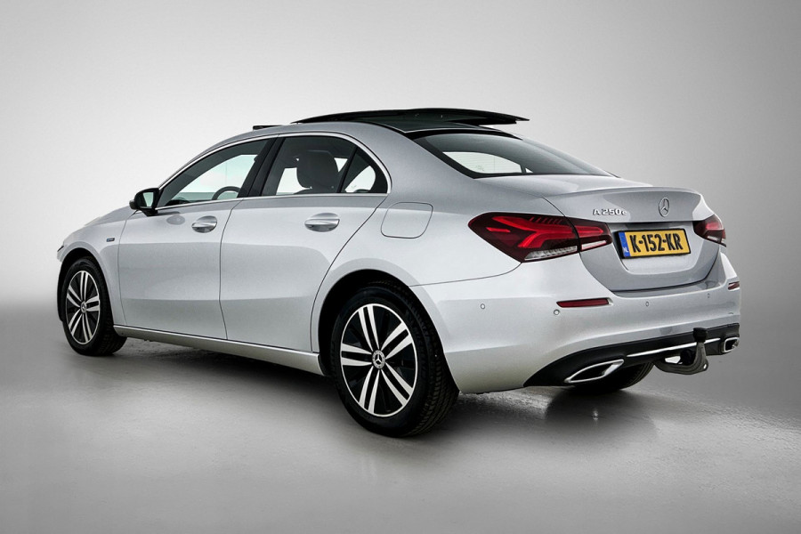Mercedes-Benz A-Klasse 250 e Business Solution Luxury Limited (PANORAMADAK, MULTIBEAM KOPLAMP, SFEERVERLICHTING, TREKHAAK)