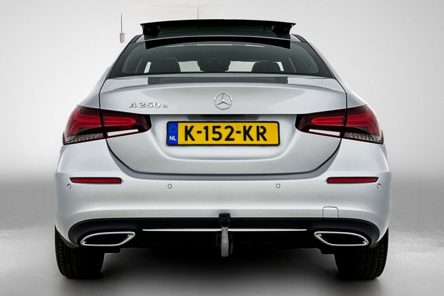 Mercedes-Benz A-Klasse 250 e Business Solution Luxury Limited (PANORAMADAK, MULTIBEAM KOPLAMP, SFEERVERLICHTING, TREKHAAK)