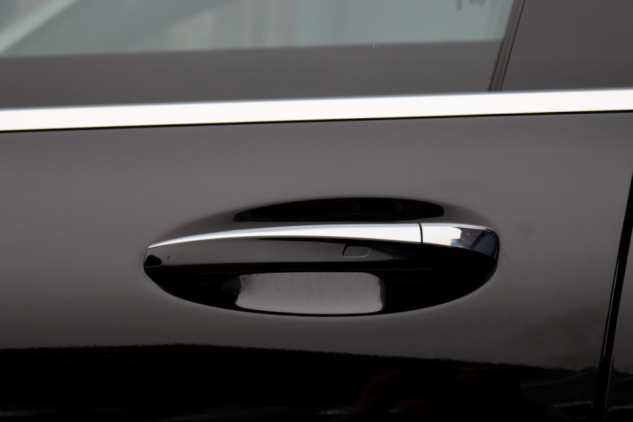 Mercedes-Benz EQC 400 4MATIC AMG Line Premium+ 80 kWh | 35.000,- ex | Distronic+ | Schuifdak | Memory | Advanced Sound System | Surround Camera | HUD | Trekhaak |