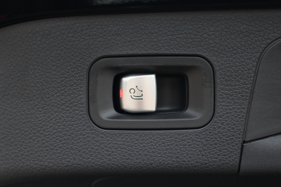 Mercedes-Benz EQC 400 4MATIC AMG Line Premium+ 80 kWh | 35.000,- ex | Distronic+ | Schuifdak | Memory | Advanced Sound System | Surround Camera | HUD | Trekhaak |