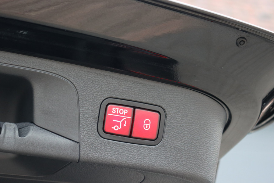 Mercedes-Benz EQC 400 4MATIC AMG Line Premium+ 80 kWh | 35.000,- ex | Distronic+ | Schuifdak | Memory | Advanced Sound System | Surround Camera | HUD | Trekhaak |