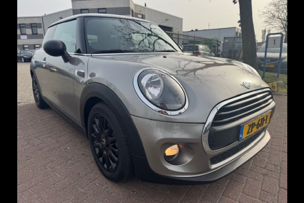 MINI Mini 1.5 One Salt Automaat Airco/ECC,Navigatie,Panoramadak