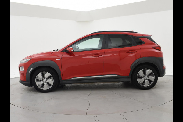 Hyundai Kona EV PREMIUM SKY 64 KWH + SCHUIFDAK | LEDER | STOELVENTILATIE | STUURVERW. | STOELVERW.