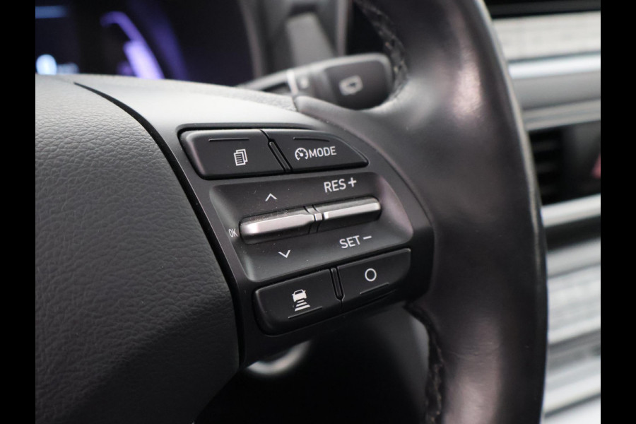 Hyundai Kona EV PREMIUM SKY 64 KWH + SCHUIFDAK | LEDER | STOELVENTILATIE | STUURVERW. | STOELVERW.