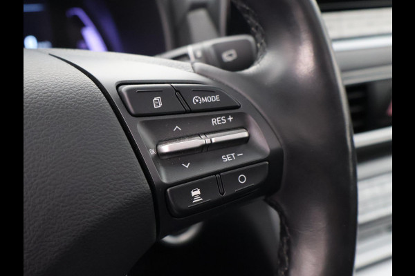 Hyundai Kona EV PREMIUM SKY 64 KWH + SCHUIFDAK | LEDER | STOELVENTILATIE | STUURVERW. | STOELVERW.