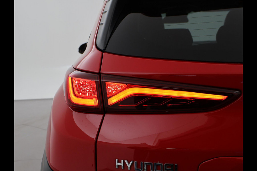 Hyundai Kona EV PREMIUM SKY 64 KWH + SCHUIFDAK | LEDER | STOELVENTILATIE | STUURVERW. | STOELVERW.