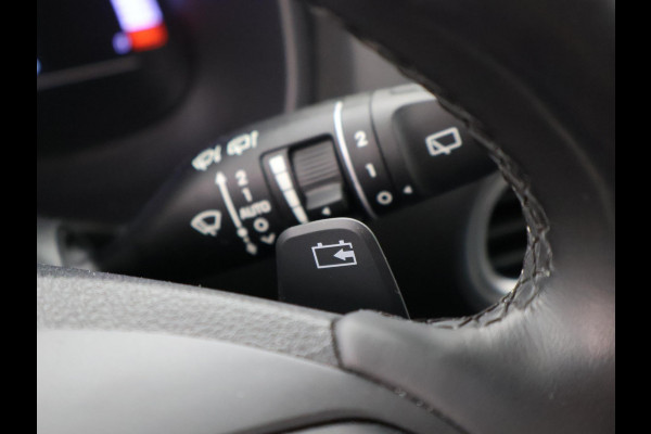 Hyundai Kona EV PREMIUM SKY 64 KWH + SCHUIFDAK | LEDER | STOELVENTILATIE | STUURVERW. | STOELVERW.