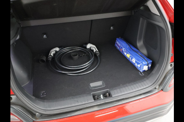Hyundai Kona EV PREMIUM SKY 64 KWH + SCHUIFDAK | LEDER | STOELVENTILATIE | STUURVERW. | STOELVERW.