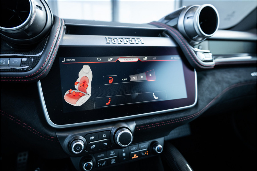 Ferrari GTC4Lusso 6.3 V12 - 4-zits l Lift l Passanger Display l Carbon l Panorama