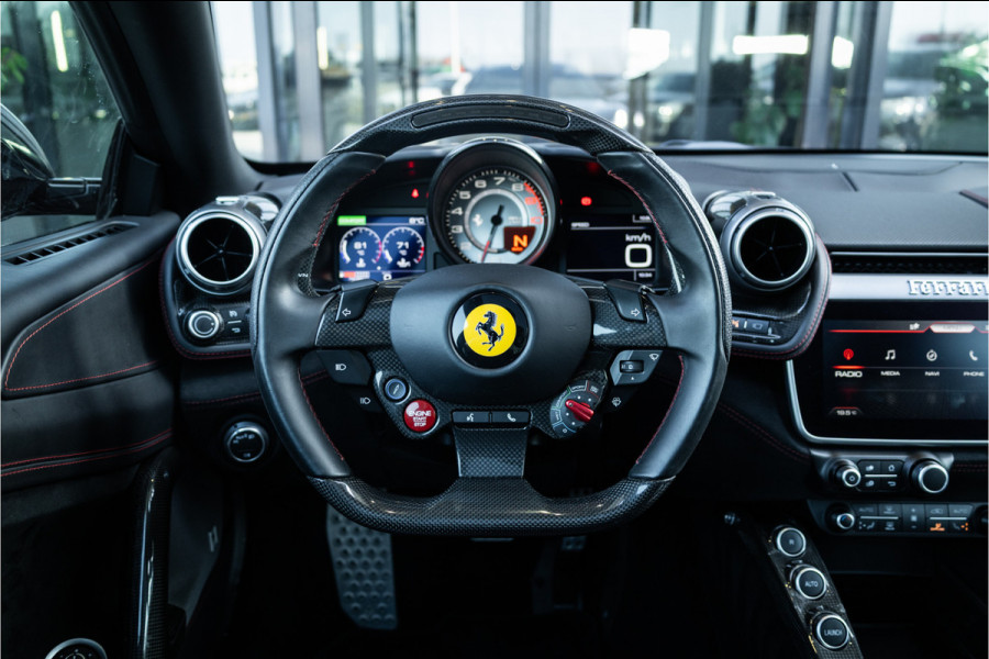 Ferrari GTC4Lusso 6.3 V12 - 4-zits l Lift l Passanger Display l Carbon l Panorama