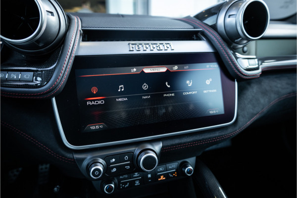 Ferrari GTC4Lusso 6.3 V12 - 4-zits l Lift l Passanger Display l Carbon l Panorama