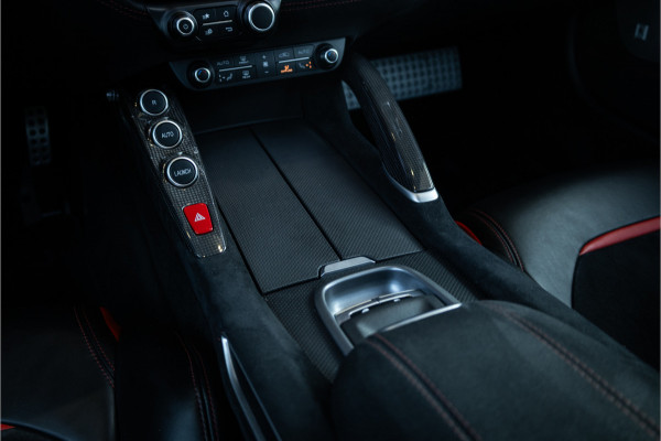 Ferrari GTC4Lusso 6.3 V12 - 4-zits l Lift l Passanger Display l Carbon l Panorama