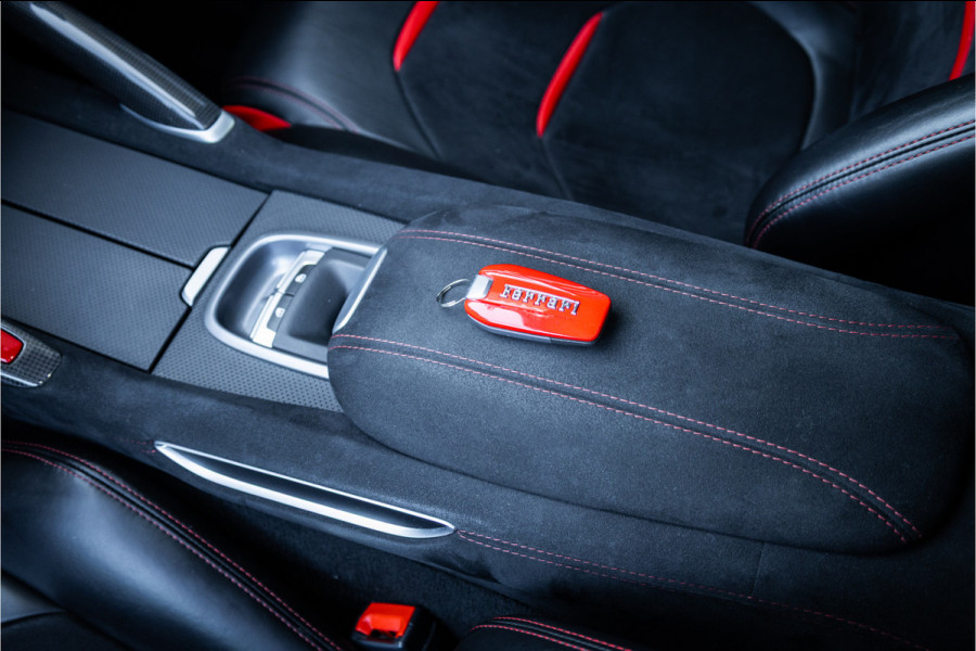 Ferrari GTC4Lusso 6.3 V12 - 4-zits l Lift l Passanger Display l Carbon l Panorama