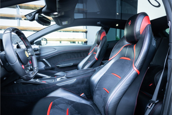 Ferrari GTC4Lusso 6.3 V12 - 4-zits l Lift l Passanger Display l Carbon l Panorama