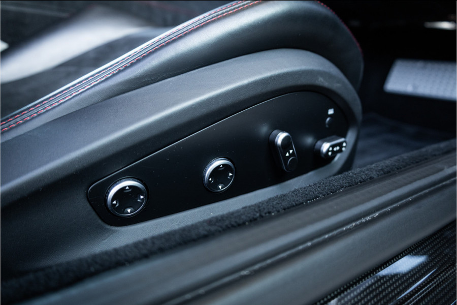 Ferrari GTC4Lusso 6.3 V12 - 4-zits l Lift l Passanger Display l Carbon l Panorama