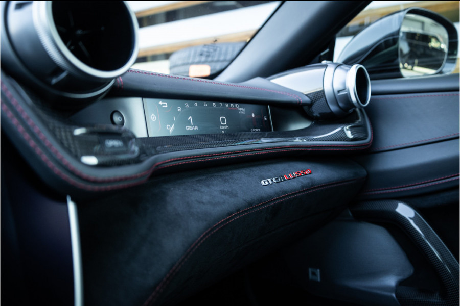 Ferrari GTC4Lusso 6.3 V12 - 4-zits l Lift l Passanger Display l Carbon l Panorama