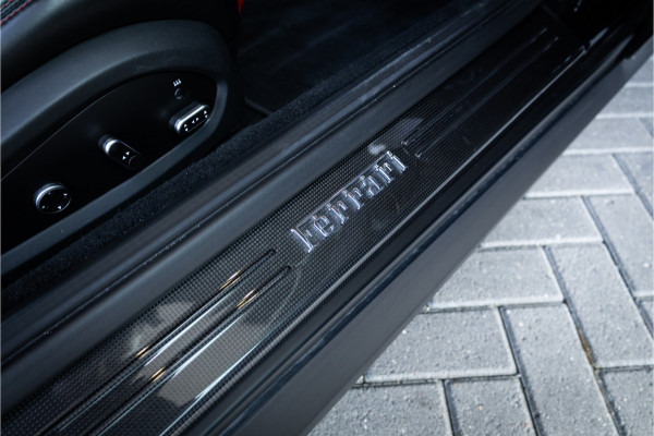 Ferrari GTC4Lusso 6.3 V12 - 4-zits l Lift l Passanger Display l Carbon l Panorama