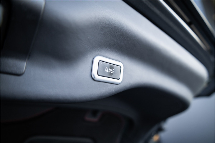 Ferrari GTC4Lusso 6.3 V12 - 4-zits l Lift l Passanger Display l Carbon l Panorama