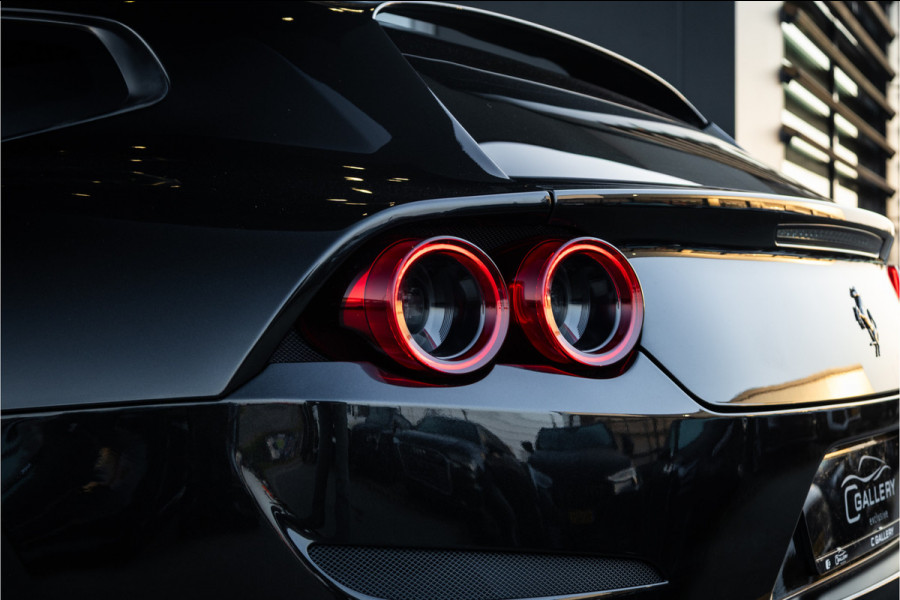 Ferrari GTC4Lusso 6.3 V12 - 4-zits l Lift l Passanger Display l Carbon l Panorama