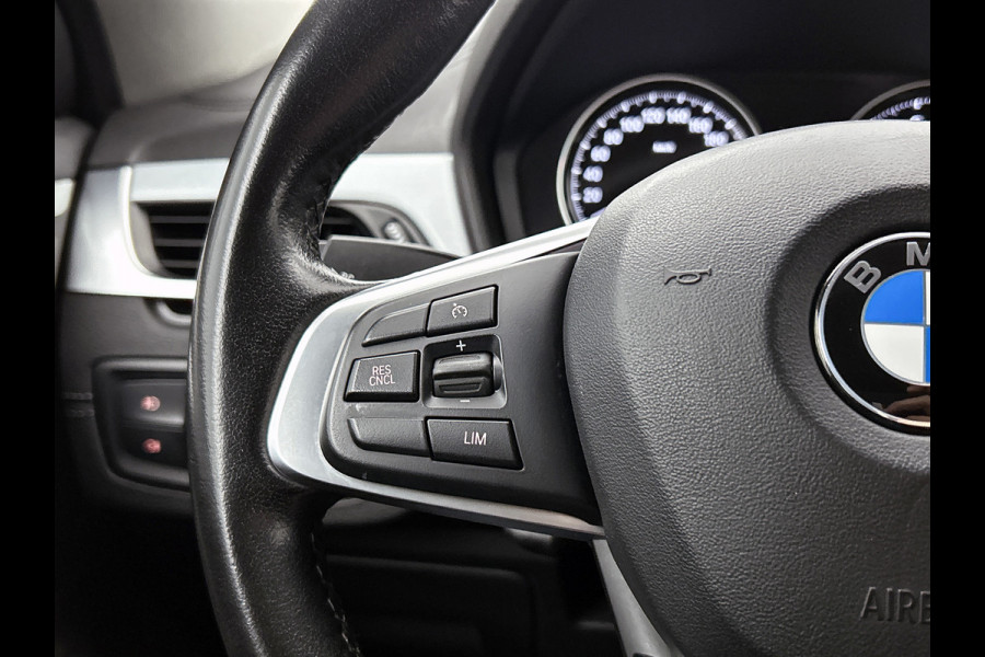 BMW X2 SDrive18i Executive Edition (GROOT-NAVIGATIE, STOELVERWARMING, CAMERA, PDC, DEALER ONDERHOUDEN, LED,