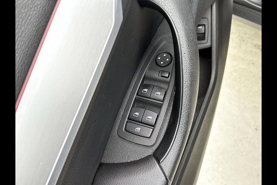 BMW X2 SDrive18i Executive Edition (GROOT-NAVIGATIE, STOELVERWARMING, CAMERA, PDC, DEALER ONDERHOUDEN, LED,