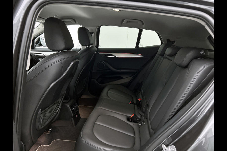 BMW X2 SDrive18i Executive Edition (GROOT-NAVIGATIE, STOELVERWARMING, CAMERA, PDC, DEALER ONDERHOUDEN, LED,