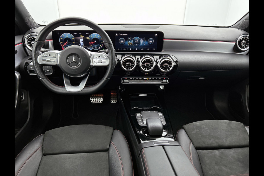 Mercedes-Benz A-Klasse 180 Business Solution AMG Night Upgrade Automaat (PANORAMADAK, SFEER, STOELVERWARMING, CAMERA, 1e EIGENAAR)