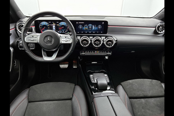 Mercedes-Benz A-Klasse 180 Business Solution AMG Night Upgrade Automaat (PANORAMADAK, SFEER, STOELVERWARMING, CAMERA, 1e EIGENAAR)