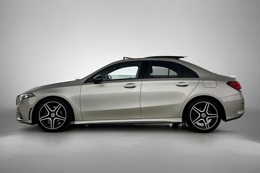 Mercedes-Benz A-Klasse 180 Business Solution AMG Night Upgrade Automaat (PANORAMADAK, SFEER, STOELVERWARMING, CAMERA, 1e EIGENAAR)