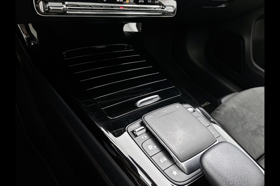 Mercedes-Benz A-Klasse 180 Business Solution AMG Night Upgrade Automaat (PANORAMADAK, SFEER, STOELVERWARMING, CAMERA, 1e EIGENAAR)