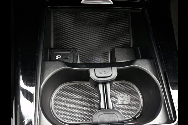 Mercedes-Benz A-Klasse 180 Business Solution AMG Night Upgrade Automaat (PANORAMADAK, SFEER, STOELVERWARMING, CAMERA, 1e EIGENAAR)