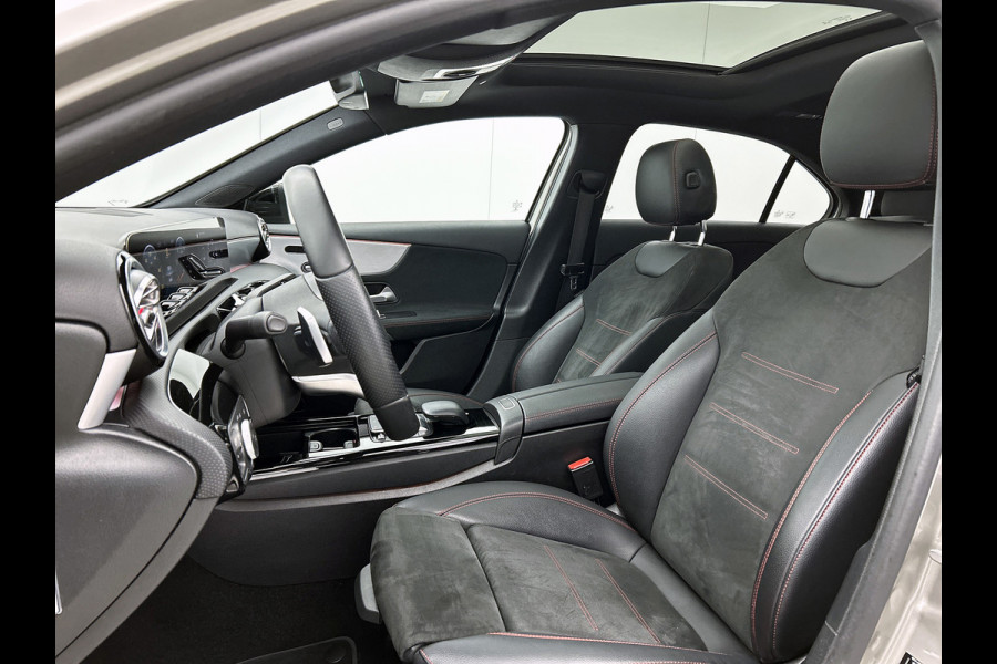 Mercedes-Benz A-Klasse 180 Business Solution AMG Night Upgrade Automaat (PANORAMADAK, SFEER, STOELVERWARMING, CAMERA, 1e EIGENAAR)