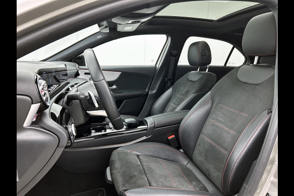 Mercedes-Benz A-Klasse 180 Business Solution AMG Night Upgrade Automaat (PANORAMADAK, SFEER, STOELVERWARMING, CAMERA, 1e EIGENAAR)